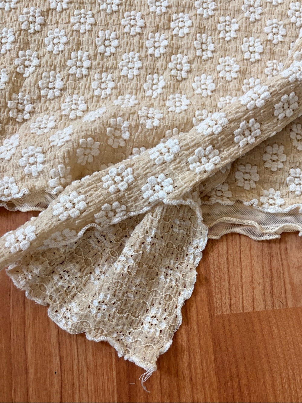 Promesa Cream and White Floral Lace Long Sleeve Mock Neck Top Small - Picture 4 of 4